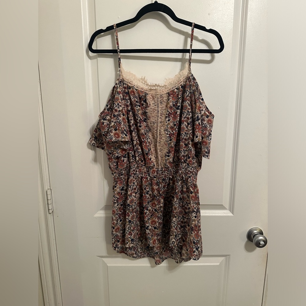Boutique floral open shoulder top size 1x